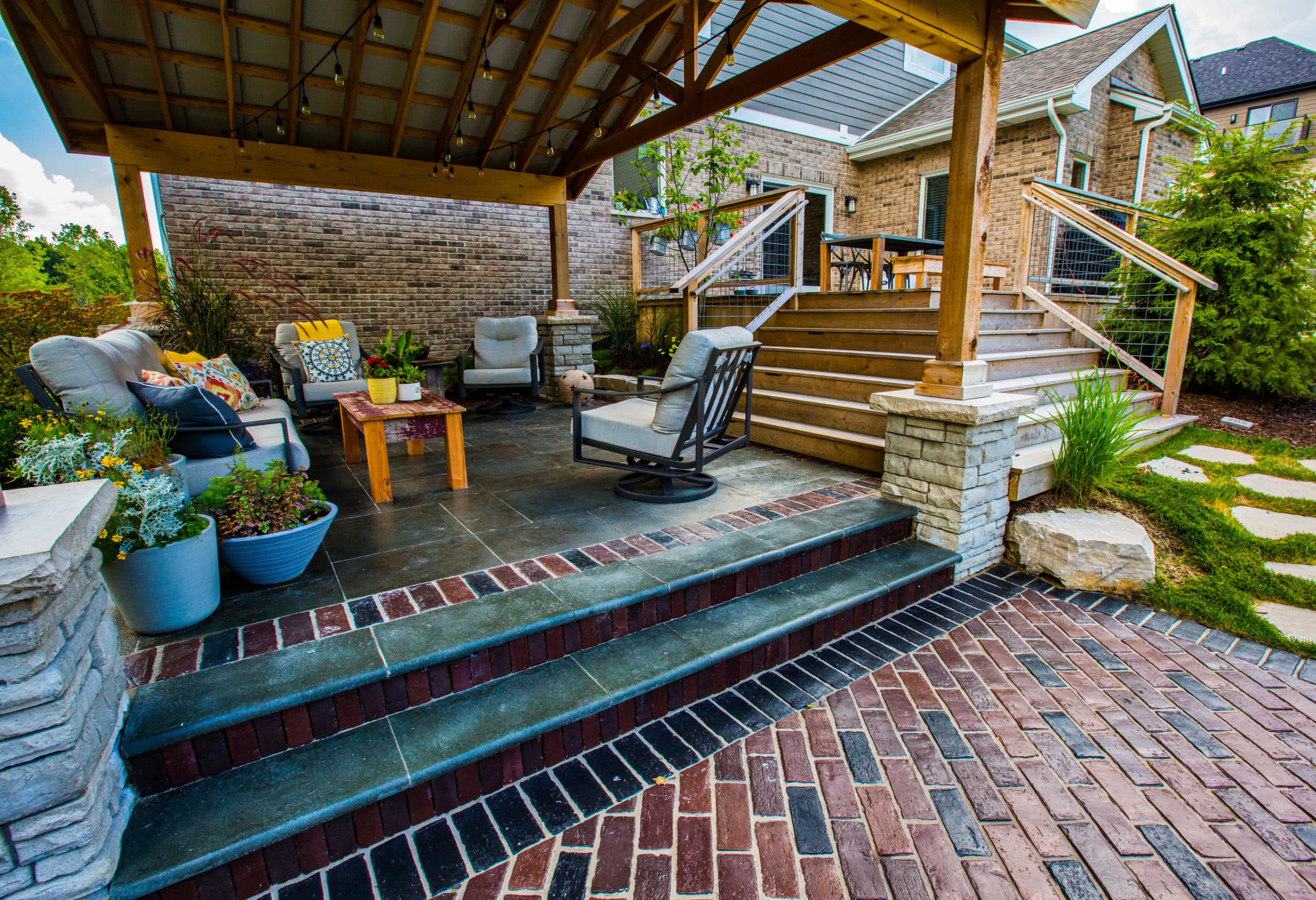 hardscape and patios in homer glen and naperville illinois with bret-mar landscaping.