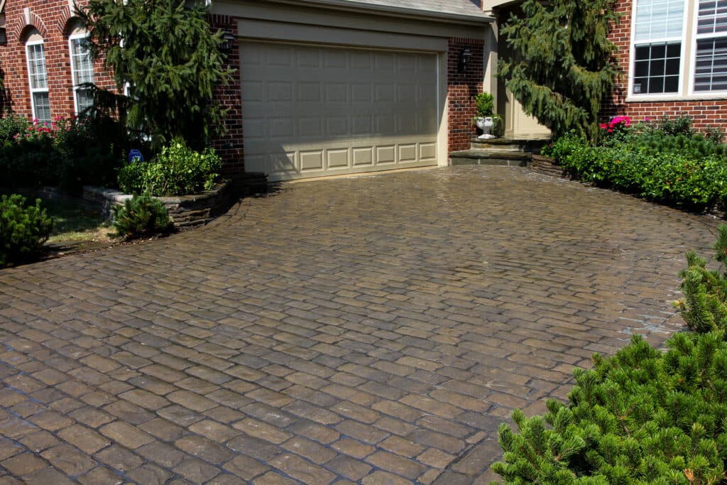 Cobbled brick driveway 